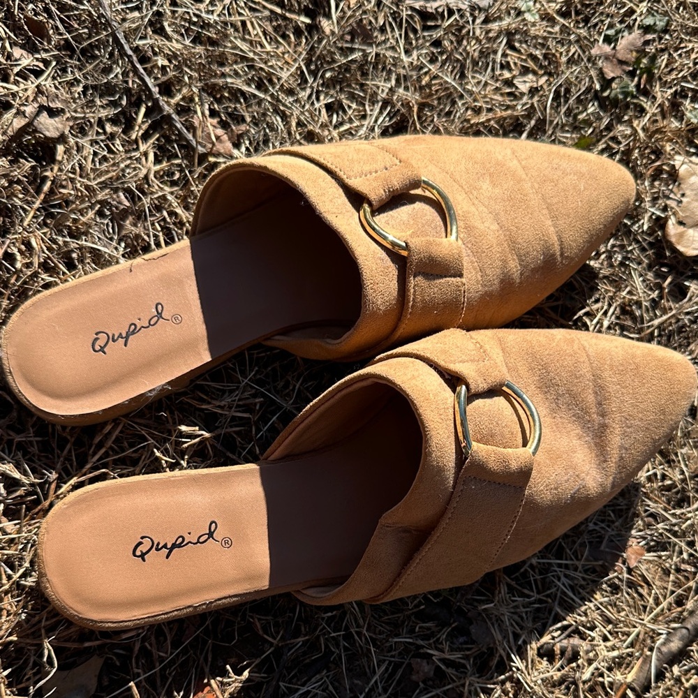 Qupid Women's Brown Suede Mules
